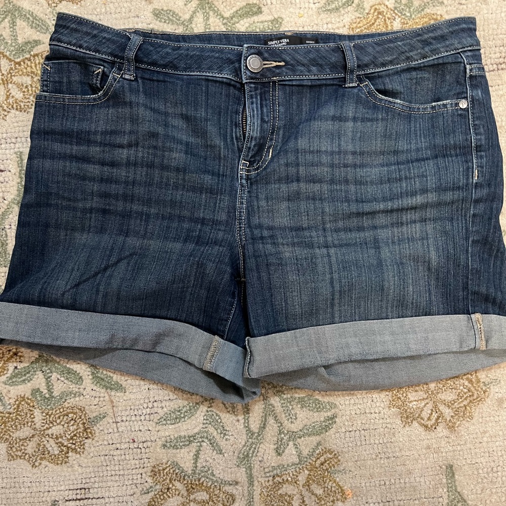 Simply Vera Wang denim short, size 12